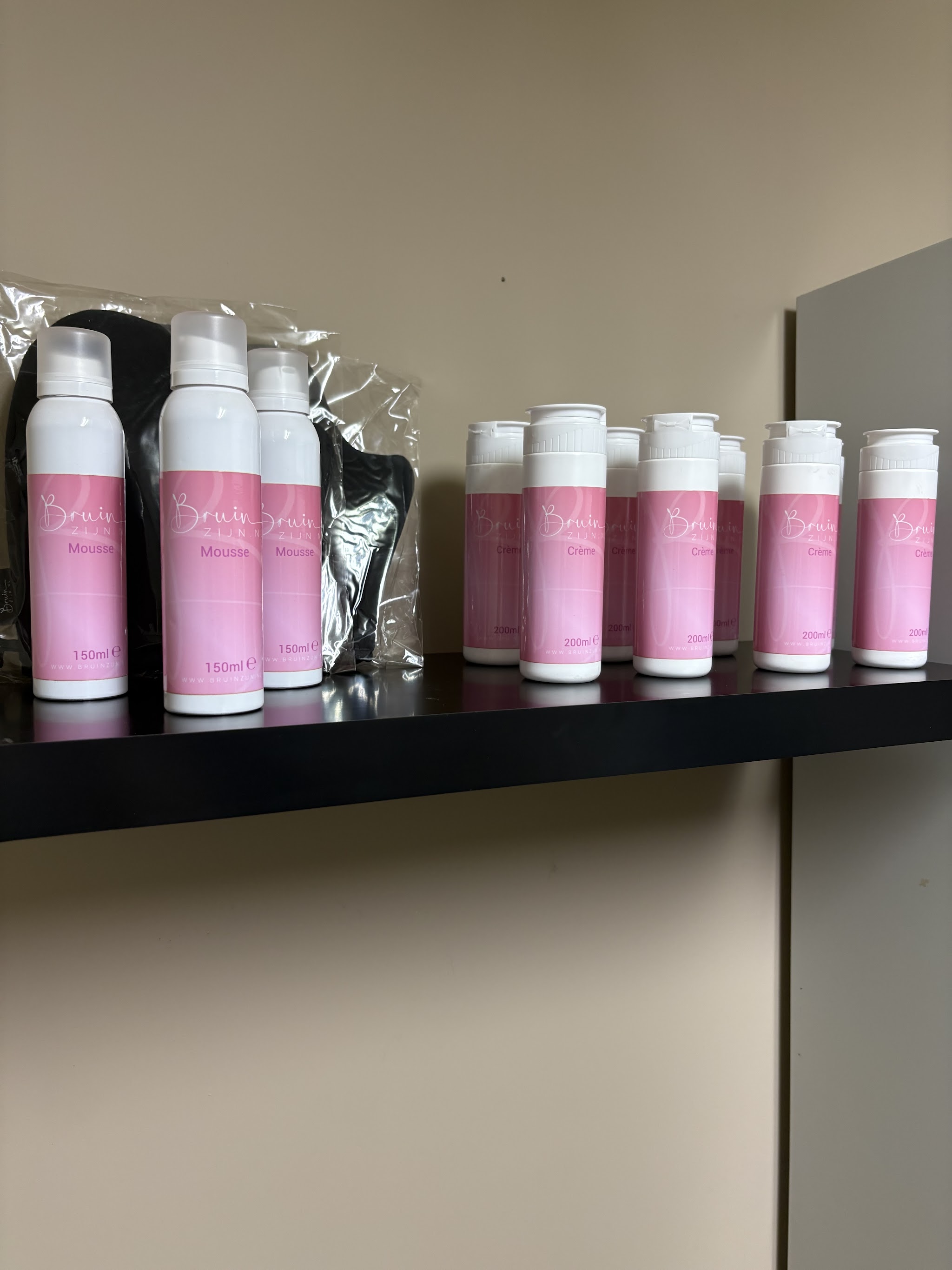 Plank met Bruinzijn spray tan mousse en verzorging